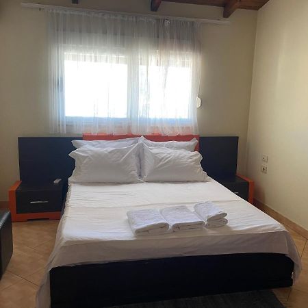 Lovely 2 Bedroom Apartment Tirana Extérieur photo
