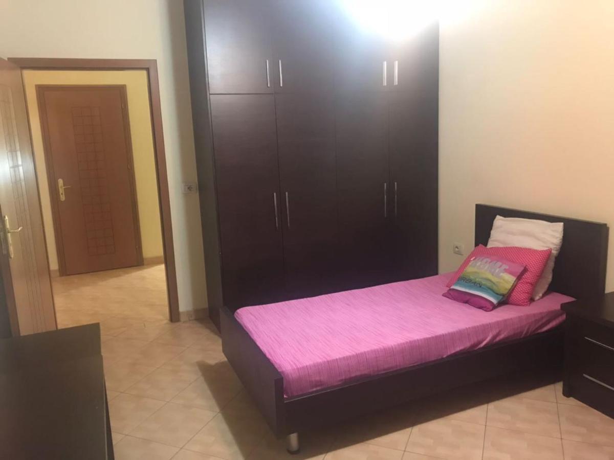 Lovely 2 Bedroom Apartment Tirana Extérieur photo