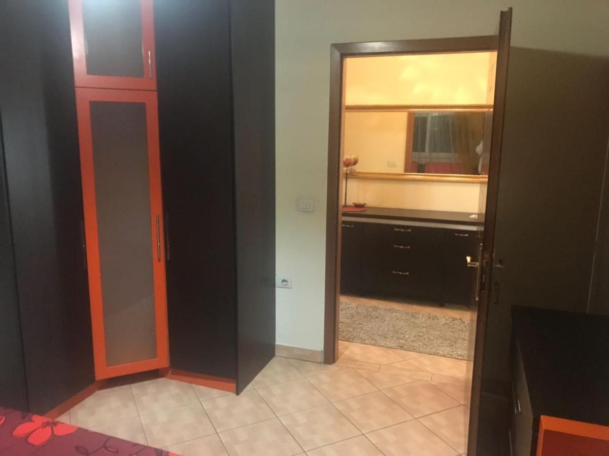 Lovely 2 Bedroom Apartment Tirana Extérieur photo
