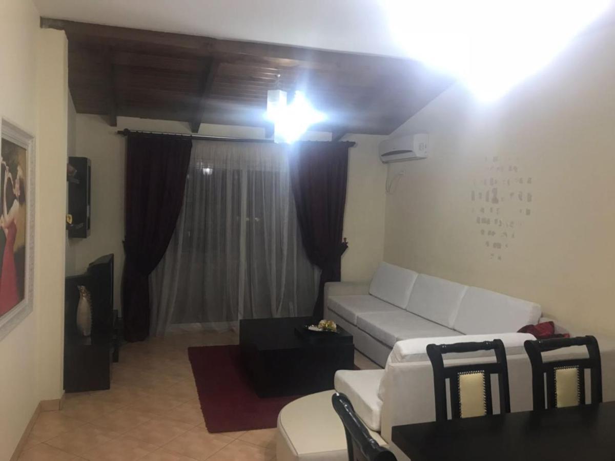 Lovely 2 Bedroom Apartment Tirana Extérieur photo