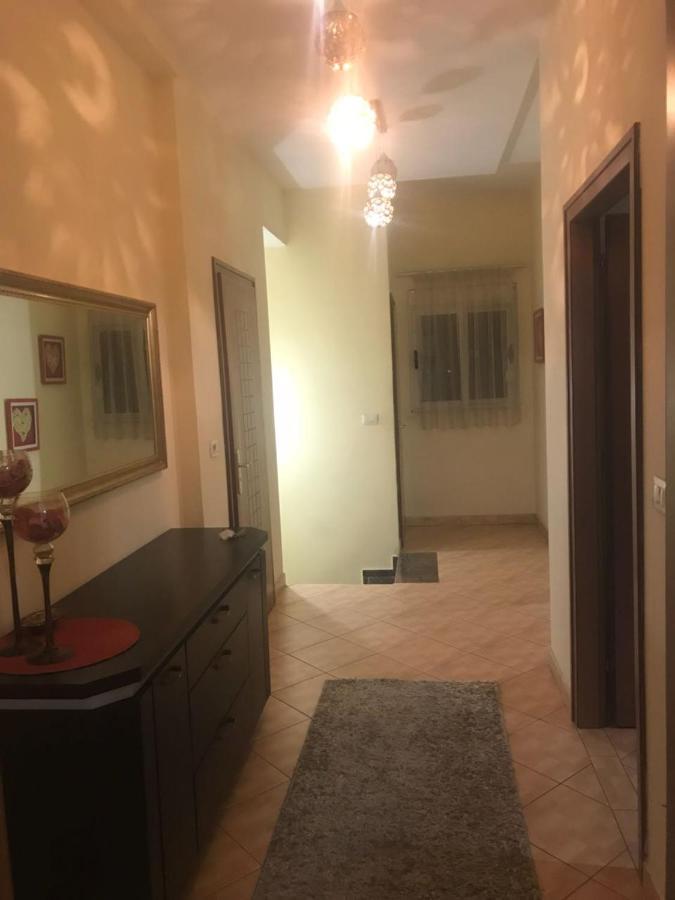 Lovely 2 Bedroom Apartment Tirana Extérieur photo