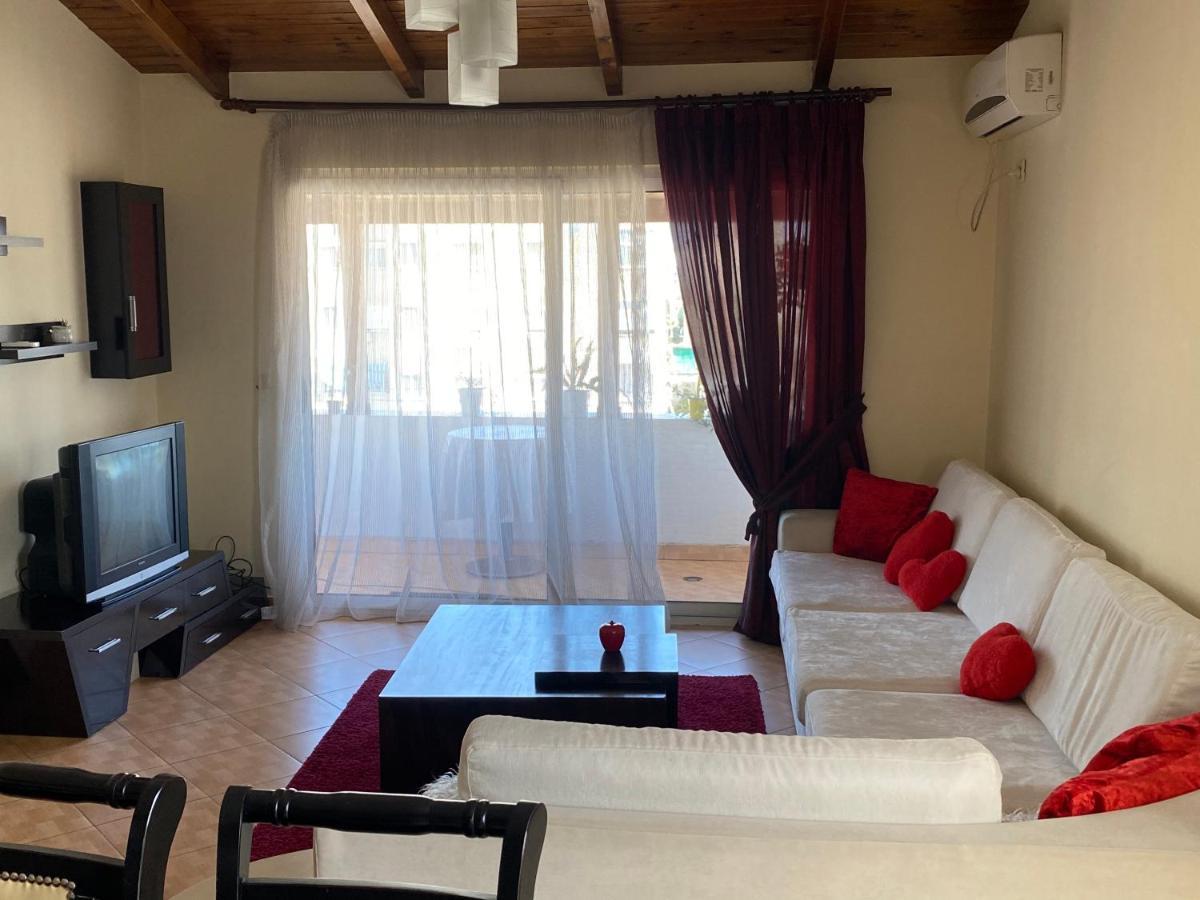 Lovely 2 Bedroom Apartment Tirana Extérieur photo